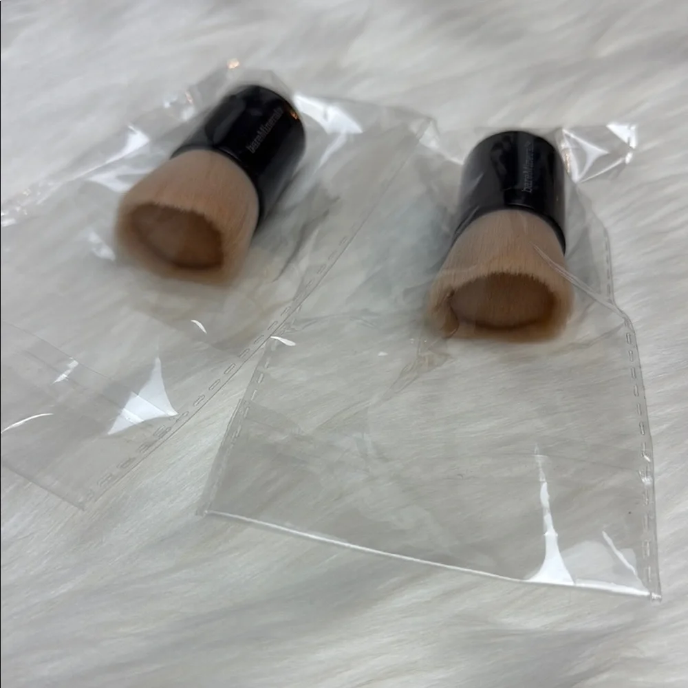 bareMinerals BEAUTIFUL FINISH FOUNDATION BRUSH Makeup Brush Set - Black and Tan - Picture 2 of 11